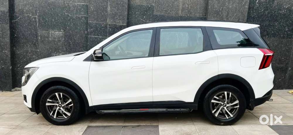 Mahindra Xuv700 2.0 Mx Petrol Mt 5 Str, 2023, Petrol