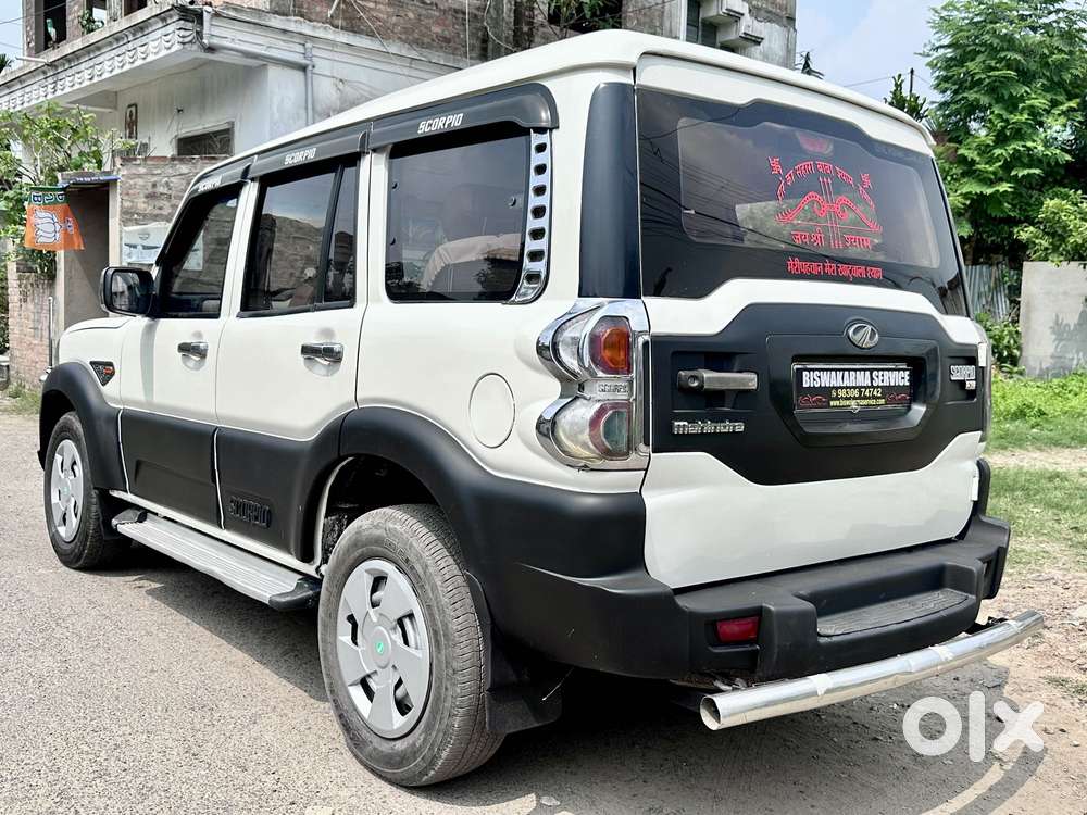Mahindra Scorpio S4 Plus 9s, 2015