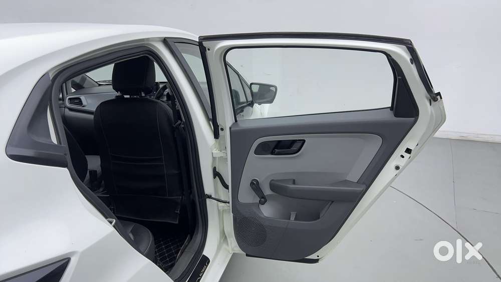 Tata Altroz 1.2 Xe, 2020, Petrol