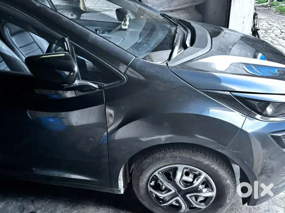 Tata Altroz Xe 2021