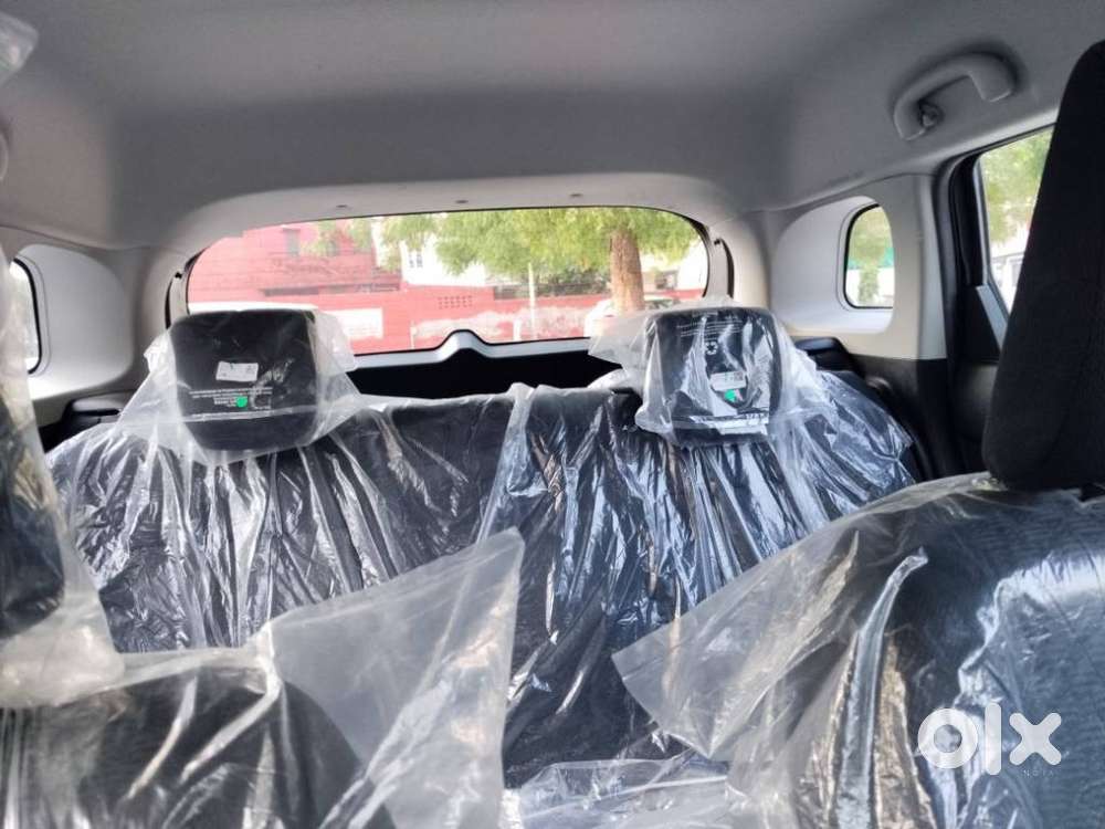 Maruti Suzuki Brezza 1.5 Vxi Smart Hybrid, 2025, Petrol