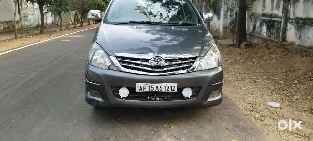 Toyota Innova 2010