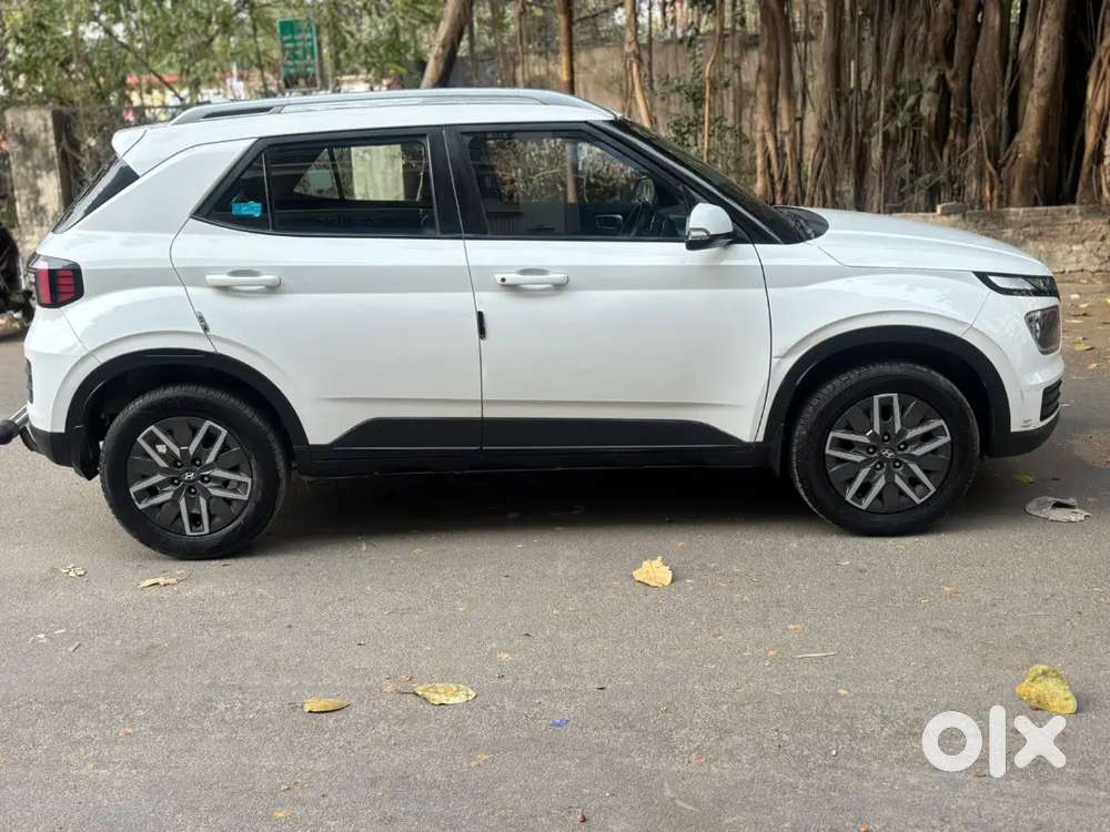 Hyundai Venue 2022 Petrol Well Maintained