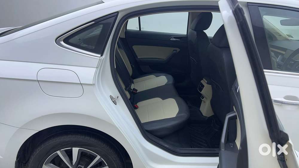 Skoda Slavia Style 1.0l Tsi At, 2022, Petrol