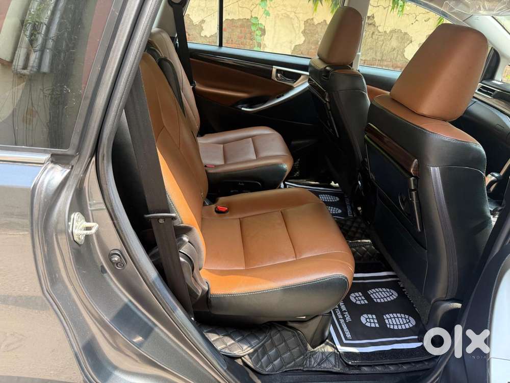 Toyota Innova Crysta 2.8 Zx At 7 Seater, 2022, Petrol
