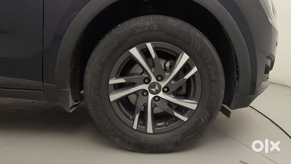 Mahindra Xuv700 2.2 Ax 5 Diesel At 7 Str, 2023, Diesel