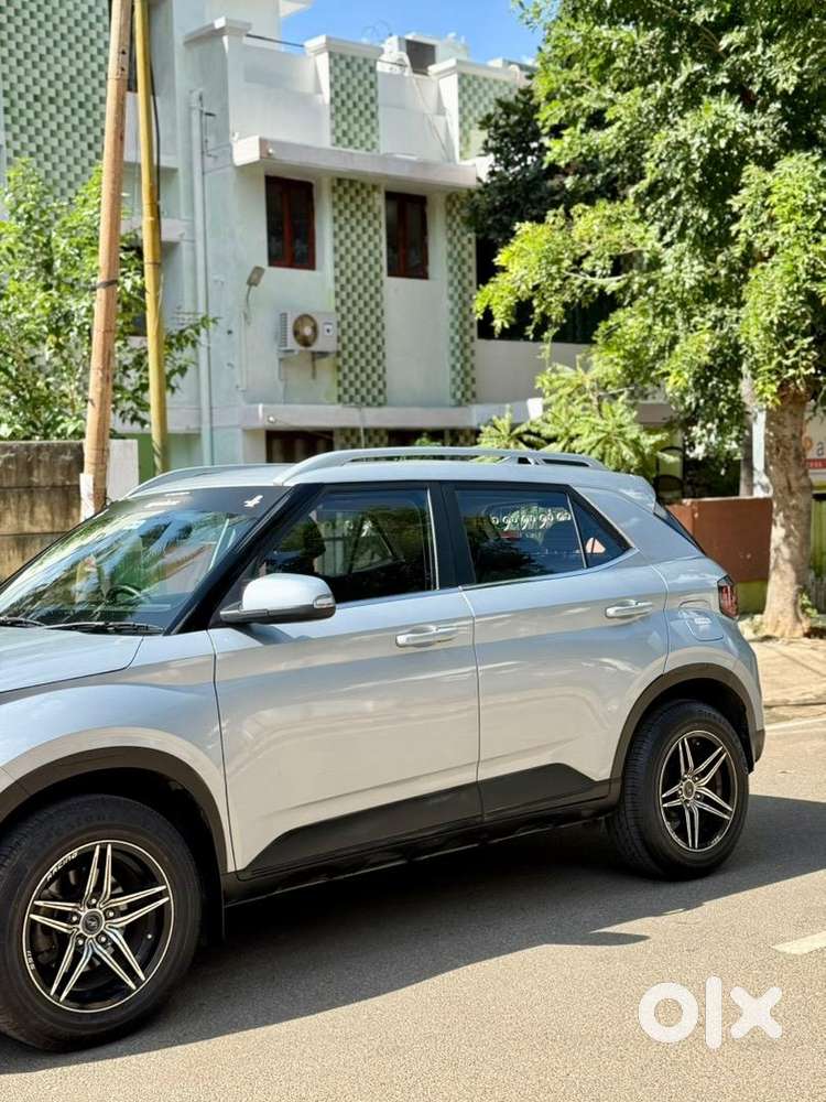 Hyundai Venue 2023 Diesel Well Maintained