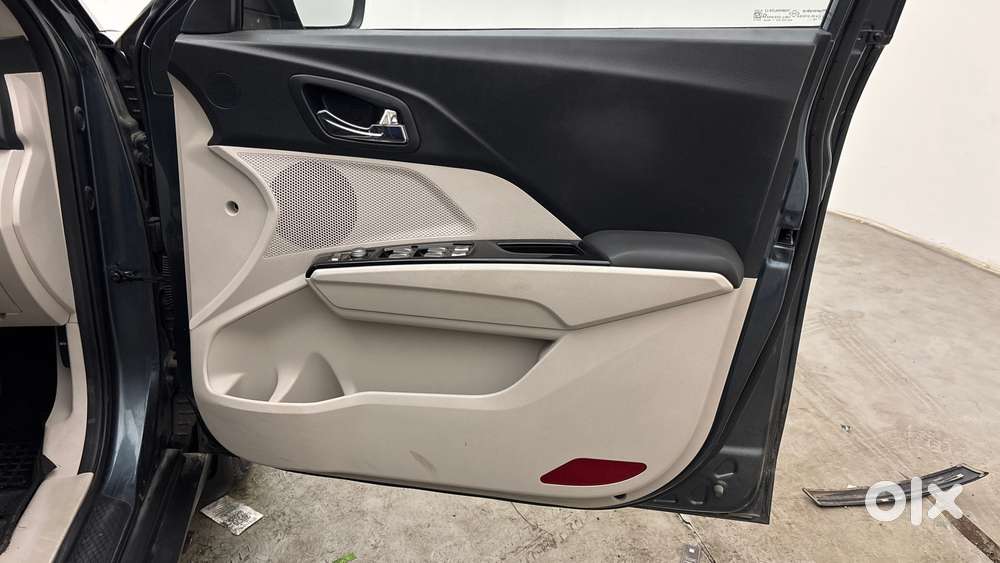 Mahindra Xuv300 W8, 2021, Petrol