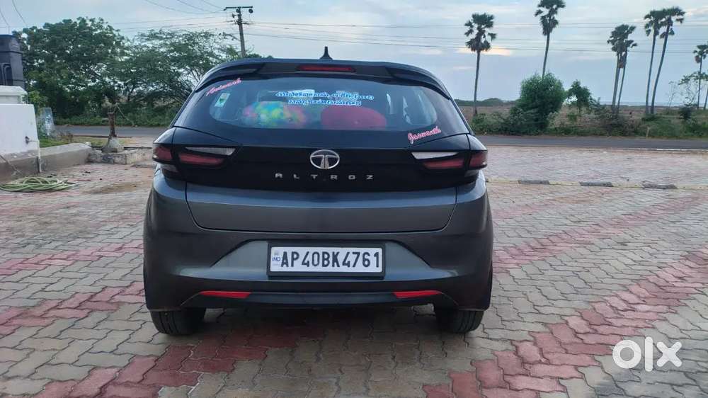 Tata Altroz 2023 Sunroof Variant Total 9 Registration Number