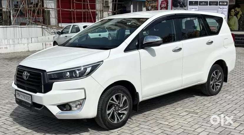 Toyota Innova Crysta [2020-ongoing] 2.4 Vx 8 Str, 2025, Diesel