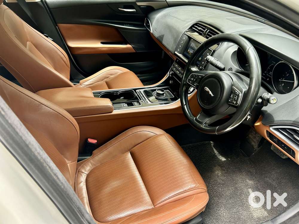 Jaguar Xe Portfolio, 2017, Petrol