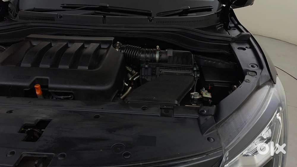 Mahindra Xuv700 2.0 Ax 7 Petrol At Str, 2025, Petrol