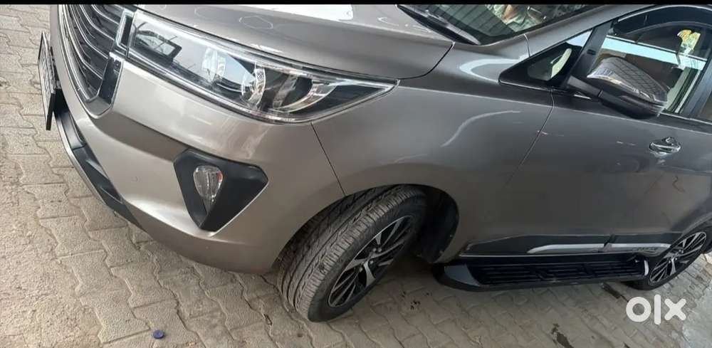 People Mover Innova Crysta 2022 Available With Automatic Transmission