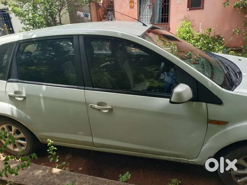 Ford Figo 2011 Petrol 125000 Km Driven