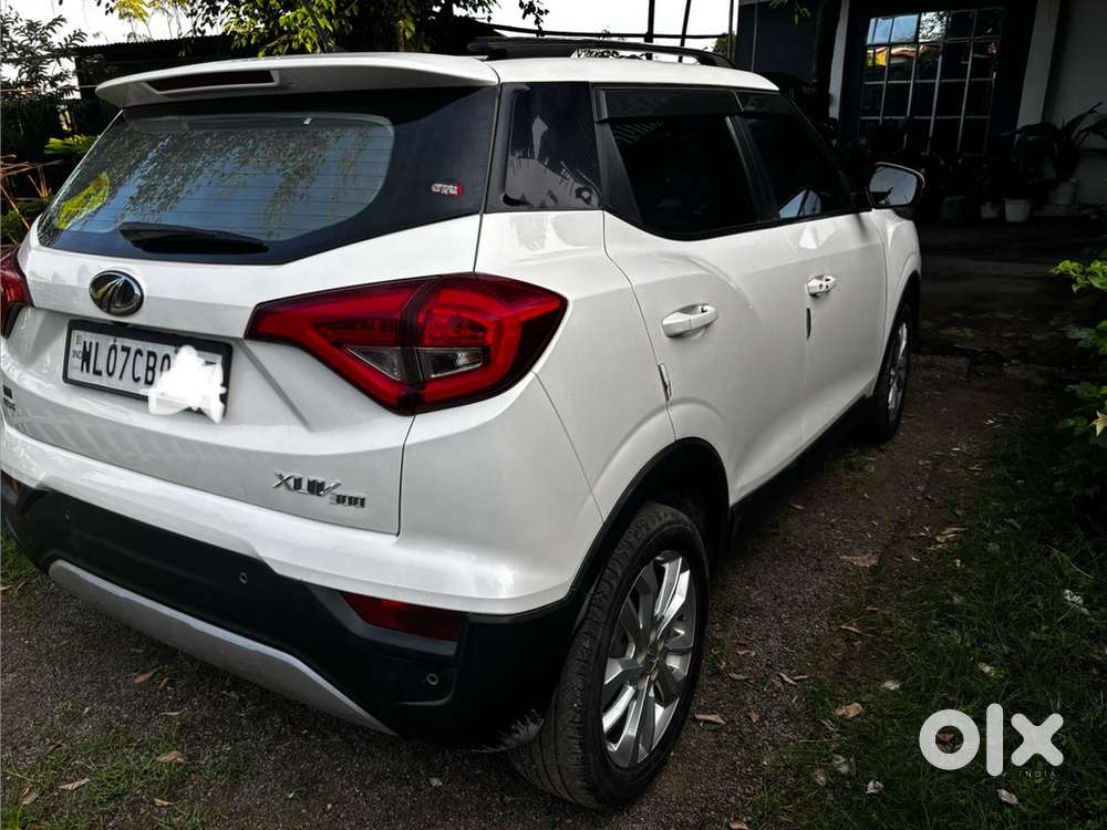 Mahindra Xuv300 Petrol 2021 W8 Pearl-white, 1st Owner