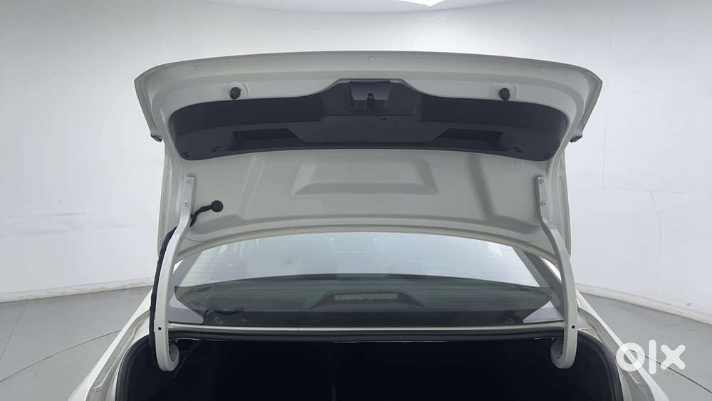 Skoda Slavia Style 1.0l Tsi At, 2023, Petrol