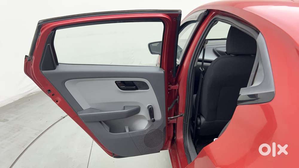 Tata Altroz 1.2 Xe, 2020, Petrol