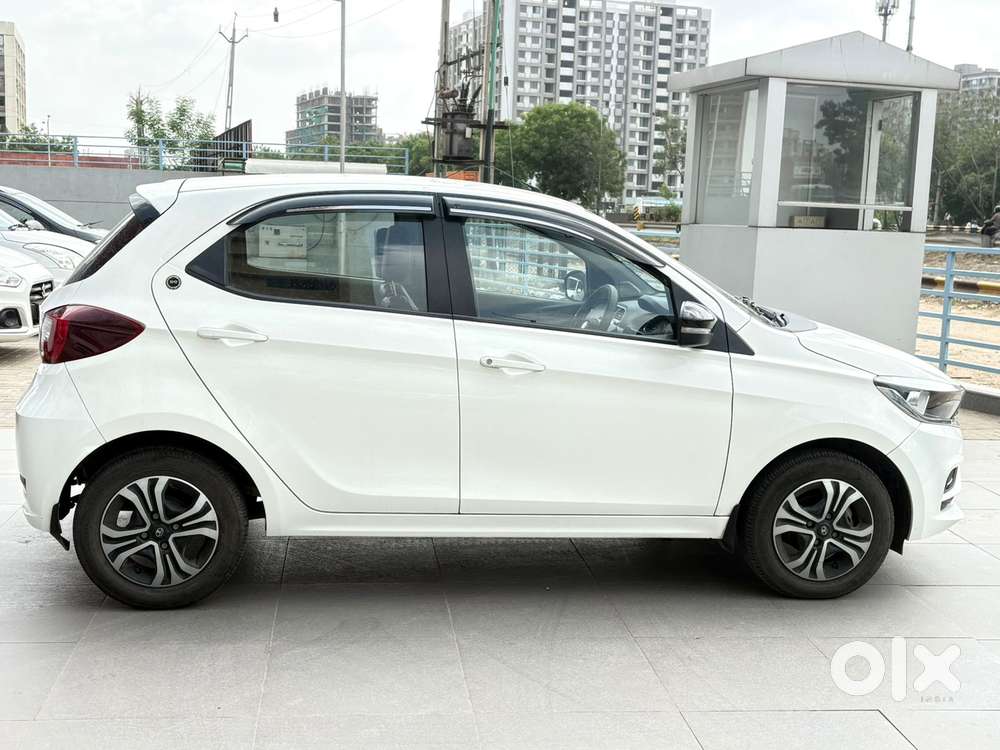 Tata Tiago 1.2 Revotron Xt (o), 2024, Petrol