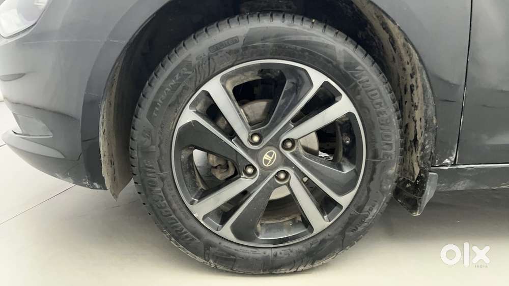 Tata Altroz 1.2 Xza Plus Dark Edition Dct, 2022, Petrol