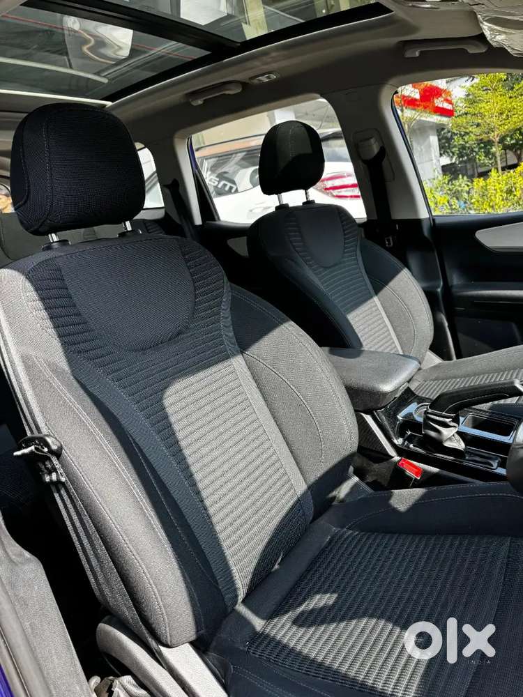 Mahindra Xuv700at 2024 Diesel 122000 Km Driven