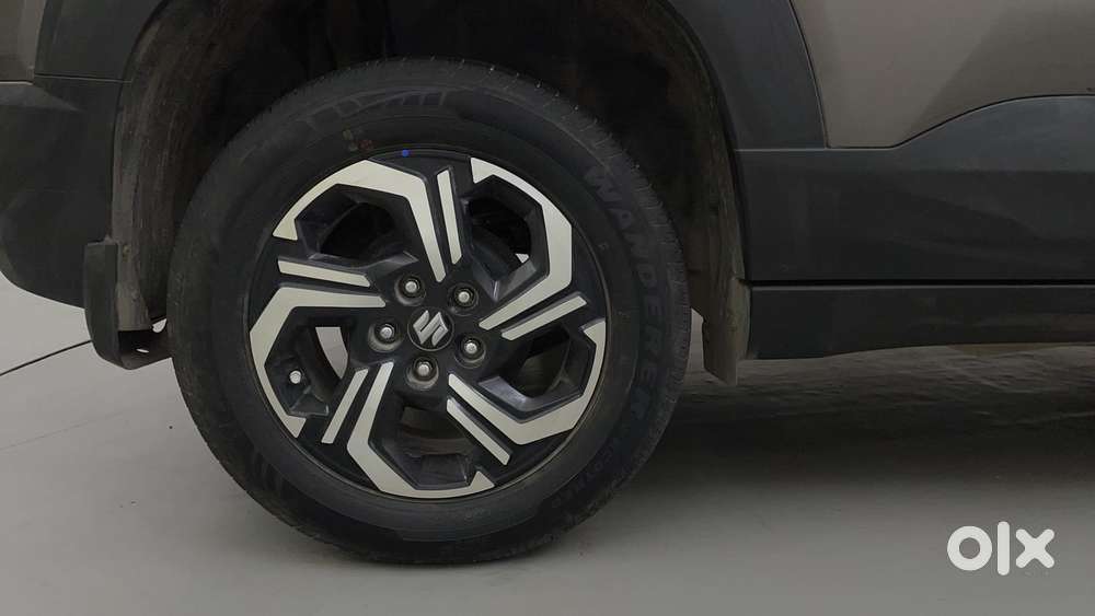 Maruti Suzuki Brezza 1.5 Zxi At Smart Hybrid Dual Tone, 2023, Petrol