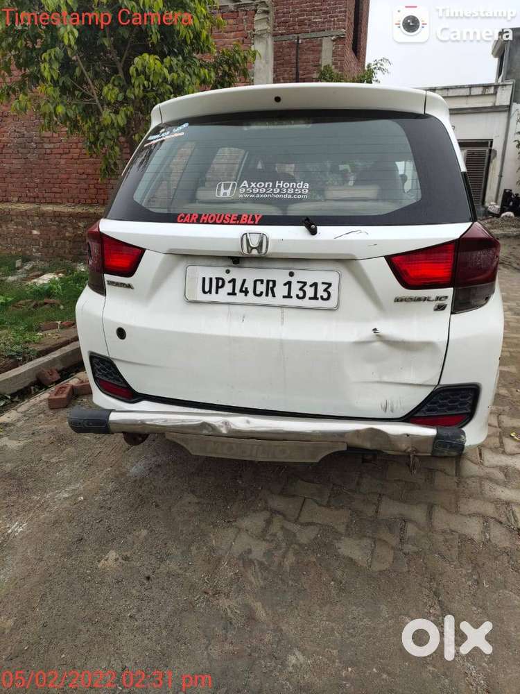 Good Car Average Of Car Is 20 -22 Km Per Litre In 7 Seater Very Good .