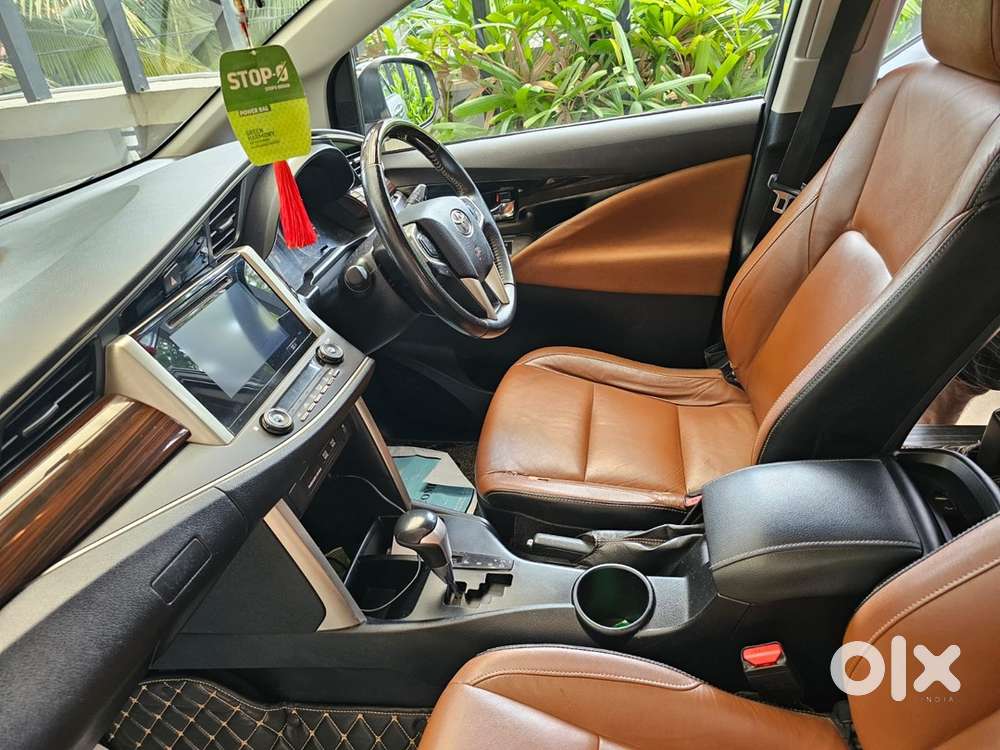 Toyota Innova Crysta 2.8z At Top Variant