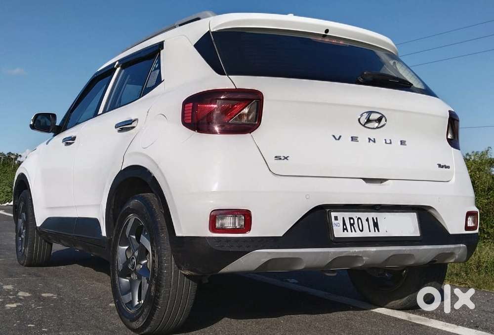 Hyundai Venue Petrol 2020 Mint Condition And Additional Loadings