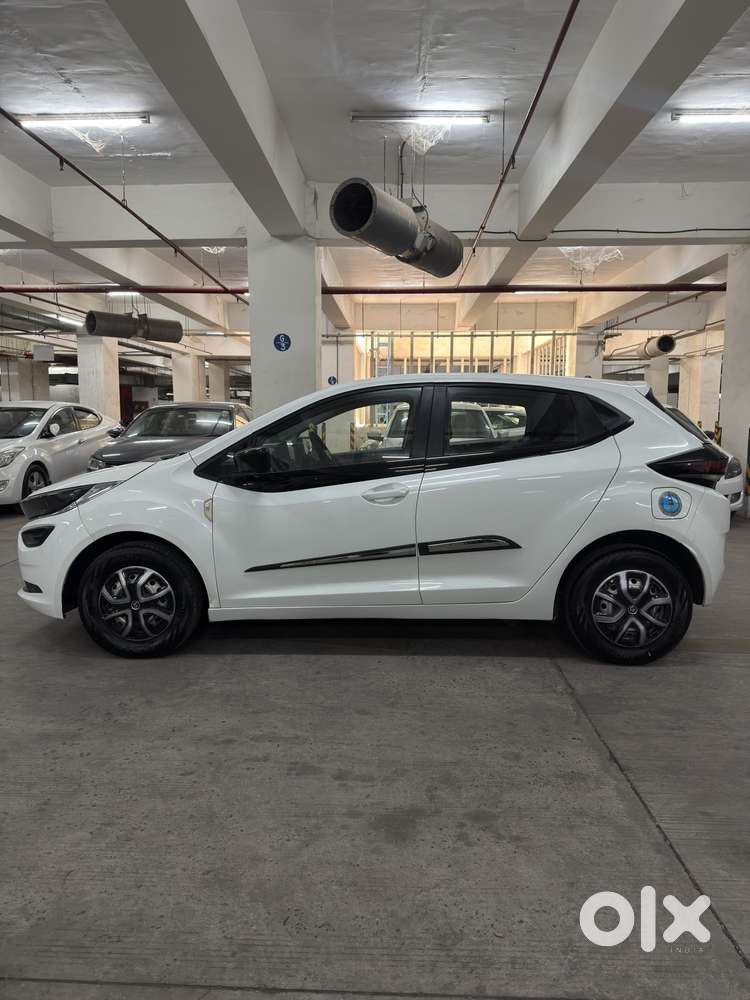 Tata Altroz Xm (s) Petrol, 2022, Petrol
