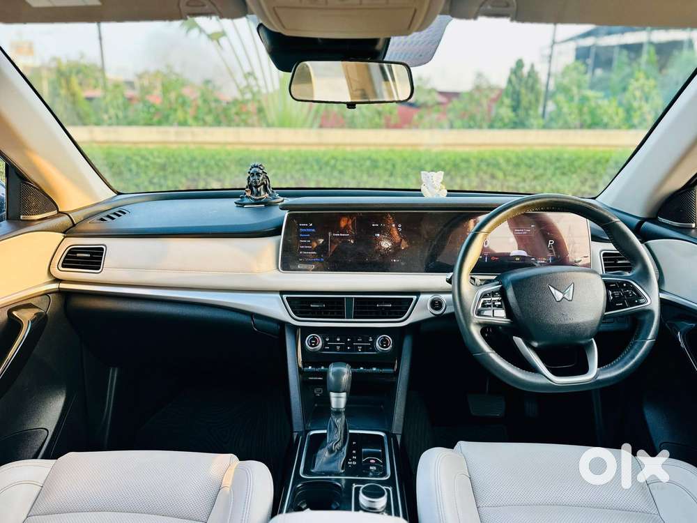 Mahindra Xuv700 2.0 Ax 7 Petrol At Luxury Pack Str, 2023, Petrol