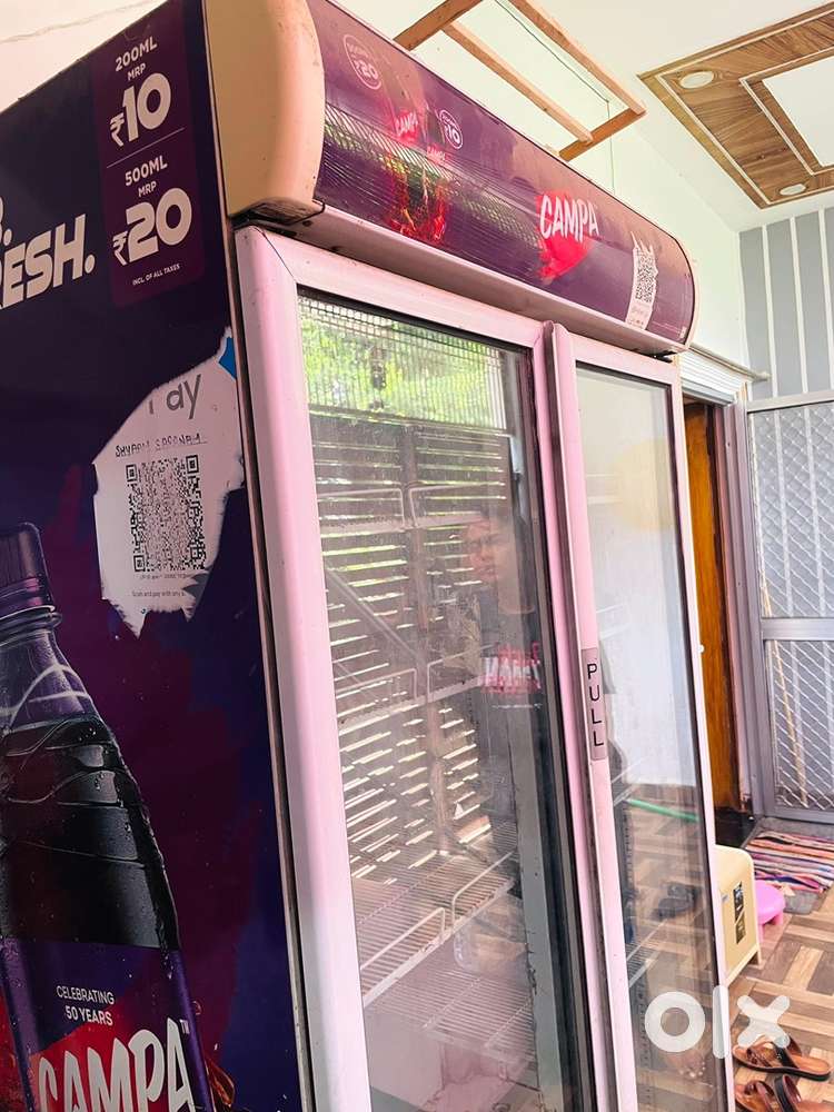 COMMERCIAL FRIDGE