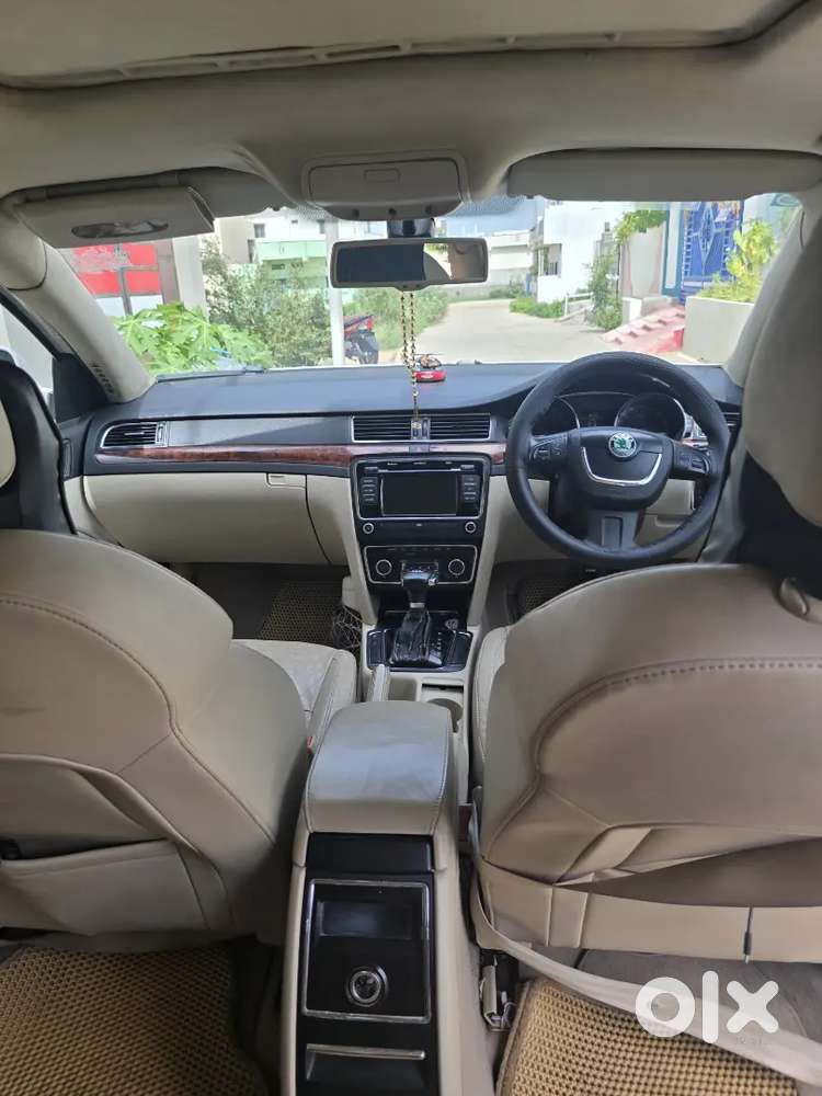 Skoda Superb Elegance 2011 Car