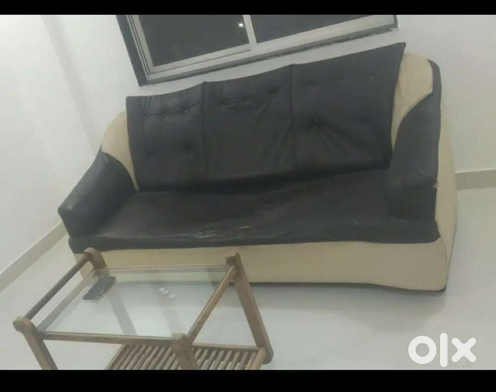 3 seater sofa, little bit damaged