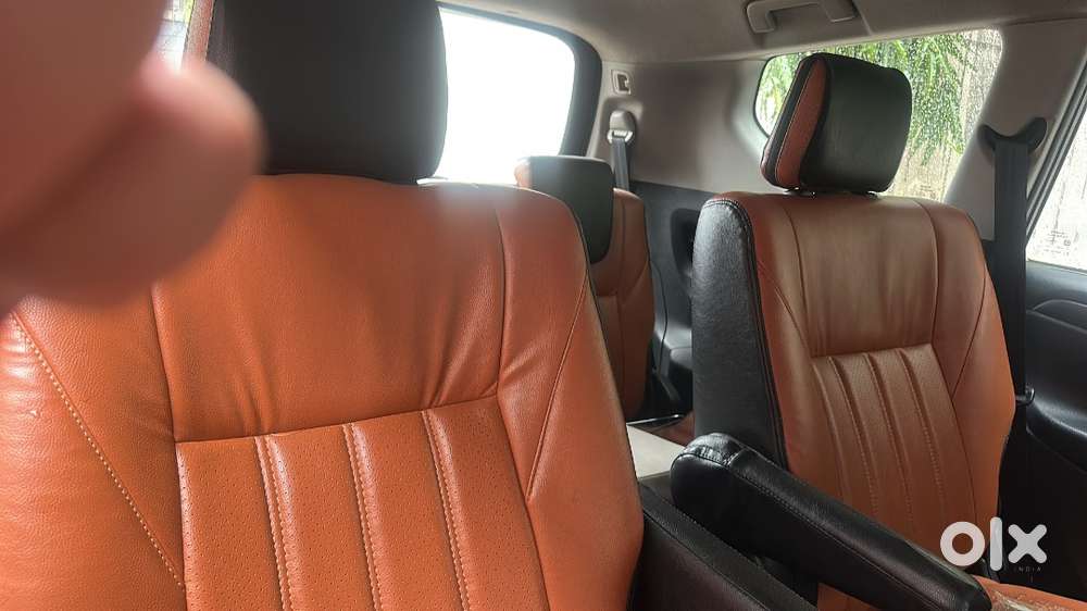 Innova Crysta Automatic 2.8g Captain Seats