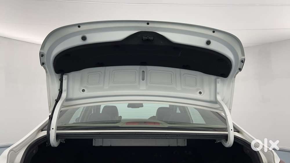 Hyundai Verna 1.5 Sx (o) Vtvt Ivt, 2022, Petrol