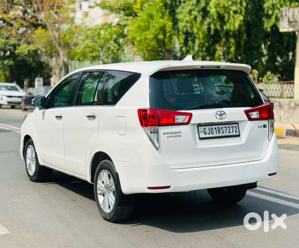 Toyota Innova Crysta 2.8 Zx At 7 Seater, 2016, Diesel