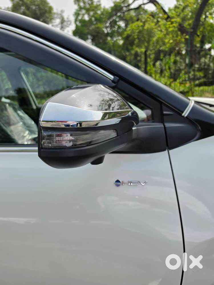 Toyota Innova Hycross 2.0 Zx (o) Hybrid 7 Str, 2025, Petrol