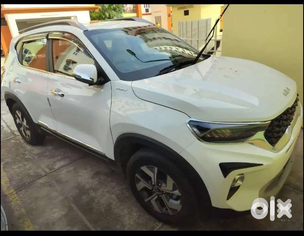 Automatic Kia Sonet Only 14000 Km Driven Brand New Condition.