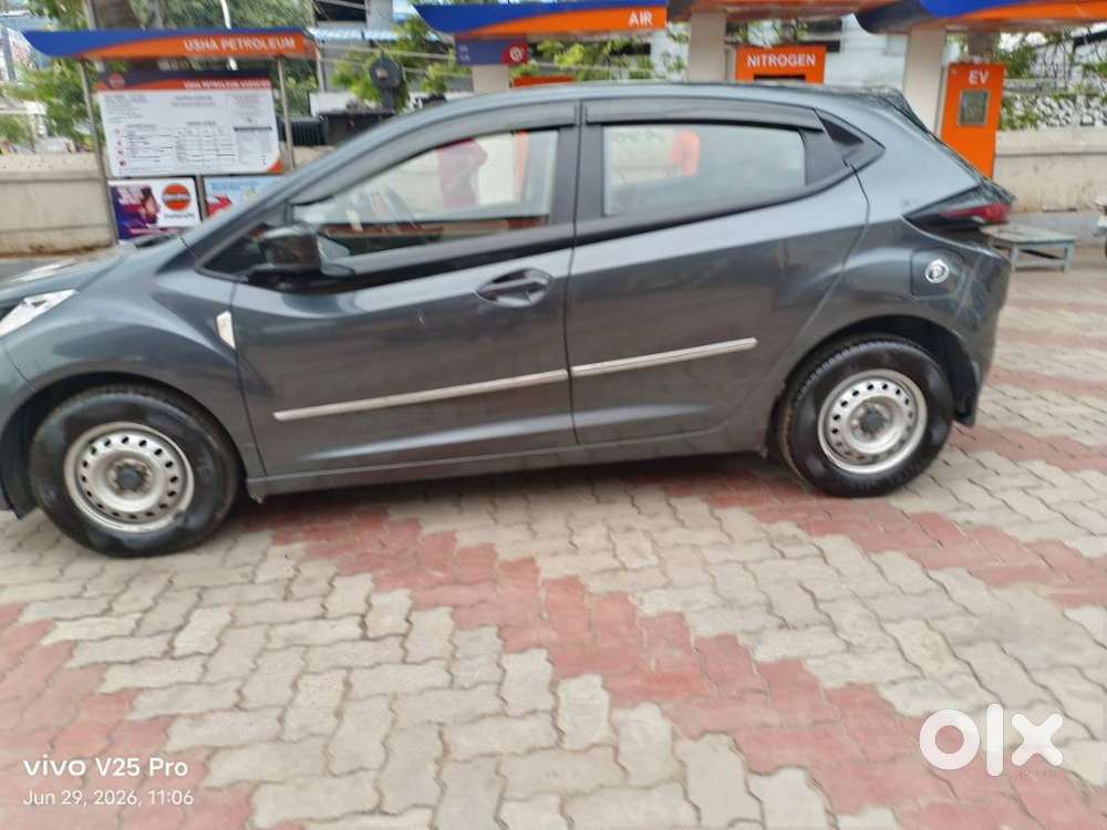 Tata Altroz 1.2 Xe, 2021, Petrol
