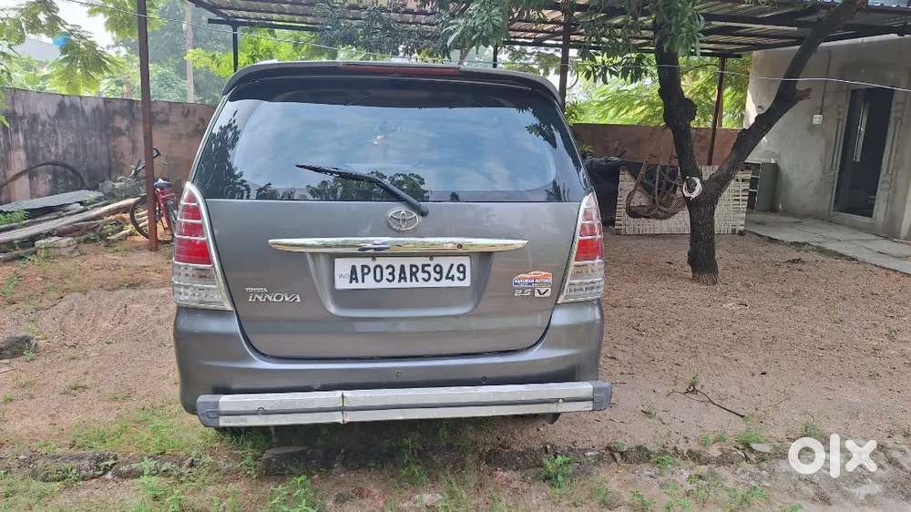 Toyota Innova Gud Condition 2011 Diesel 150000 Km Driven