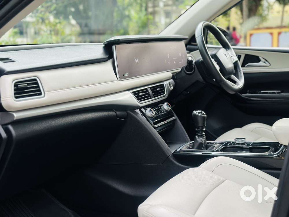 Mahindra Xuv700 2.2 Ax 7 Diesel Mt Luxury Pack Str, 2022, Diesel