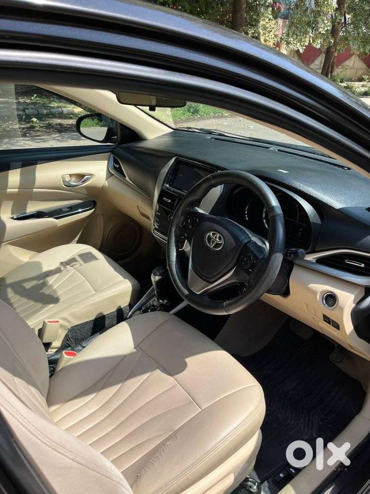 Toyota Yaris V Cvt, 2019, Petrol