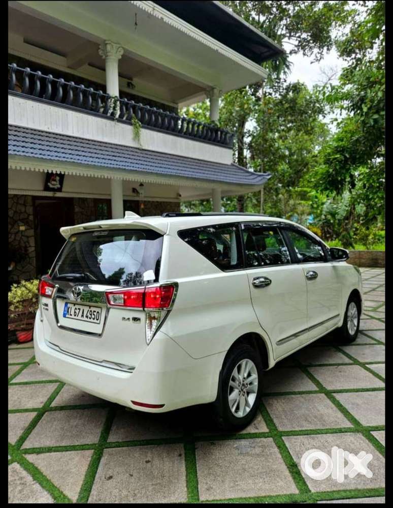 Innova Crysta 2016