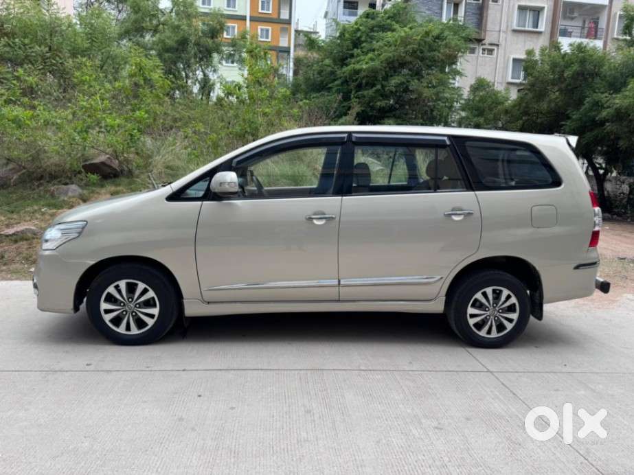 Toyota Innova 2.5 Vx 7 Seater Bs Iv, 2015, Diesel