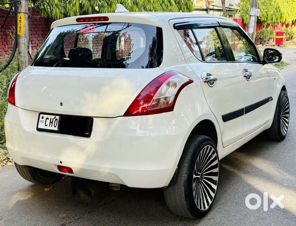 Maruti Suzuki Swift 1.2 Vxi Glory Edition, 2016, Petrol