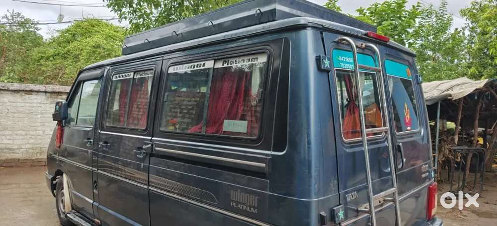 Tata Winger Deluxe 2011 Diesel Automatic Roof