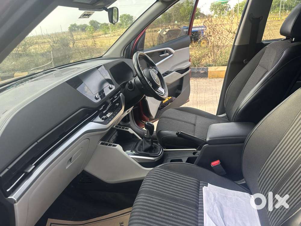Kia Carens G1 4.6mt Luxury Plus 7, 2022, Petrol