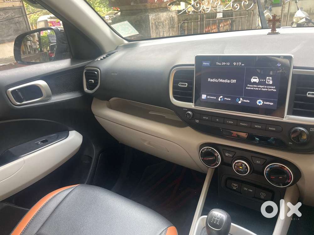 Hyundai Venue Petrol 38000 Km Driven
