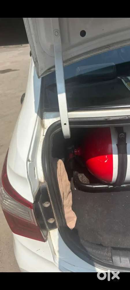 Cng Petrol Hyundai Xcent 2021  85000 Km Driven