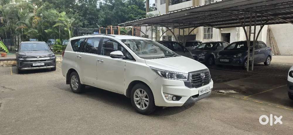 Toyota Innova Crysta 2.4 V
